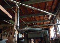 600mmプレナーから奥の手押鉋盤へ